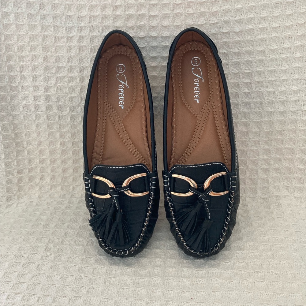 Women's Forever 21 Faux Leather Driving Moccasins With Tassels Size 5 - Picture 2 of 7